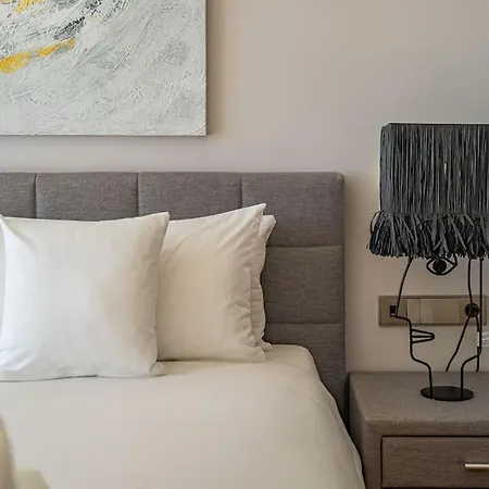 Serenity Heights - Luxury Concierge Services אדחה