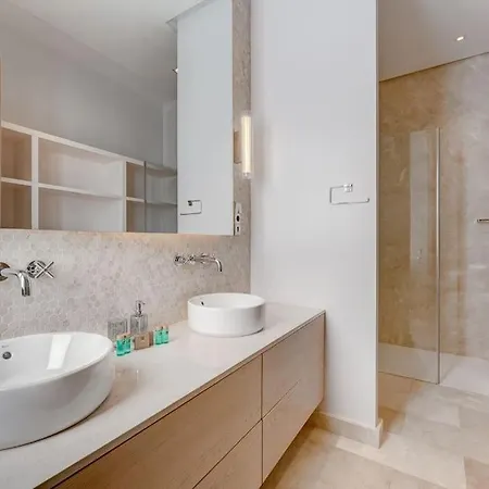 Serenity Heights - Luxury Concierge Services Вилла